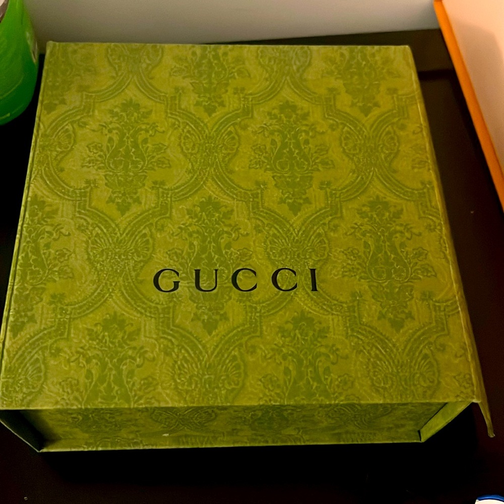 Gucci box excellent condition